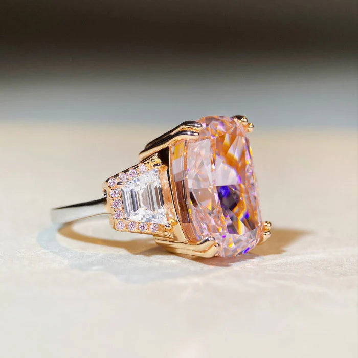 💍💍Three stone brilliant cut pink ring